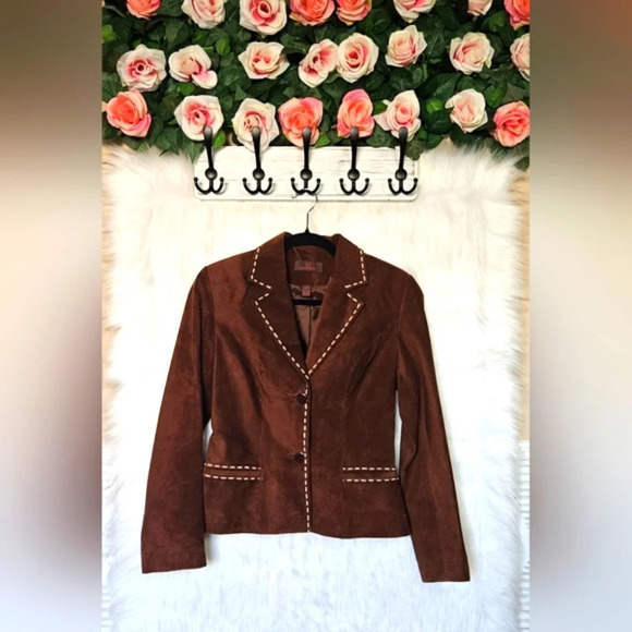 Danier Jackets & Blazers - Danier Petite Yellowstonesque Roan Cropped Leather Jacket
